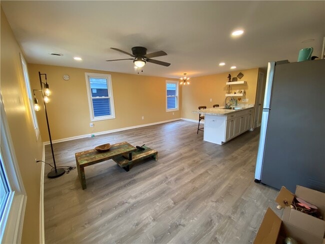 Building Photo - 233 W Commercial St