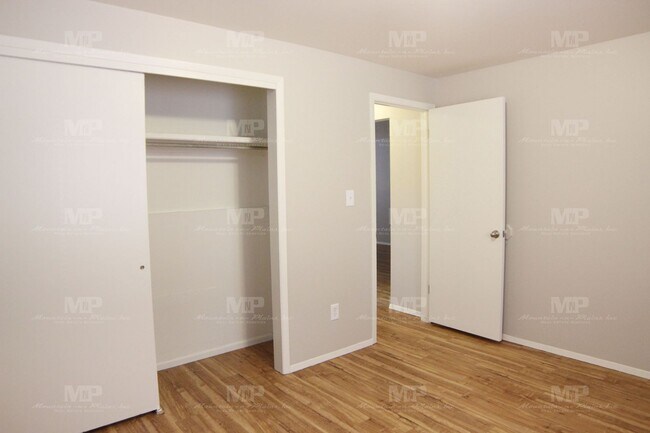 Building Photo - 2909 Sumac St