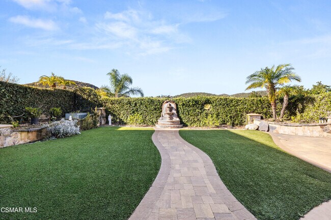 Building Photo - 615 Camino Del Lago