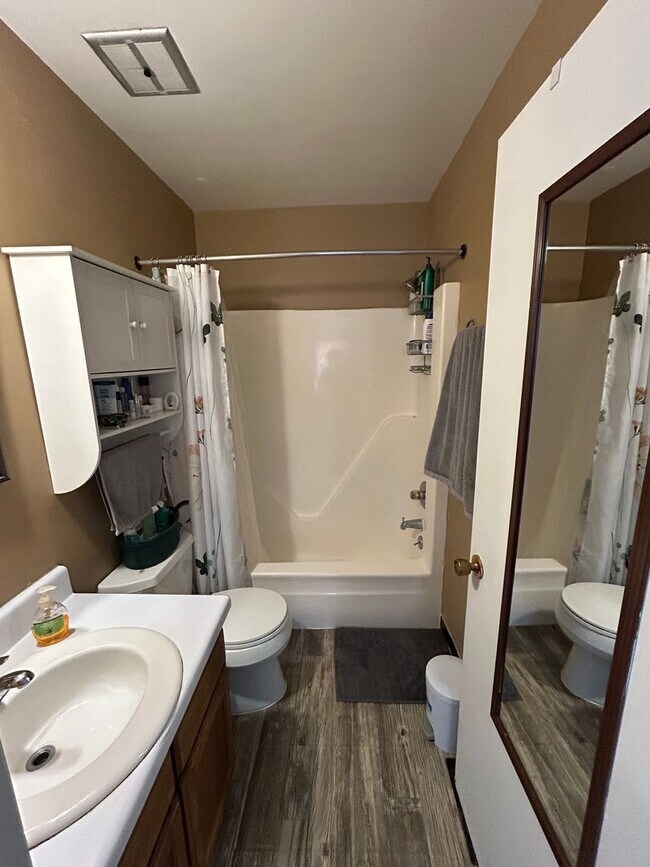 Building Photo - Adorable 1 bdrm/1ba Apartment Located in Richmond's Fan District!