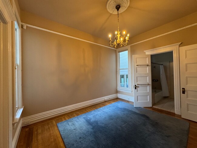 Building Photo - Elegant and Remodeled 3BR Victorian Flat n...