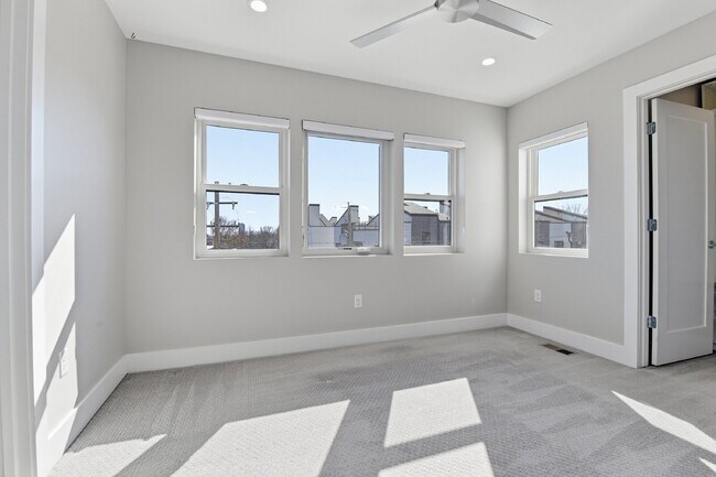 Building Photo - $5,640.95, $300 off the first month's rent, 4 Beds - 5 Bath, Townhouse in Denver with Office!