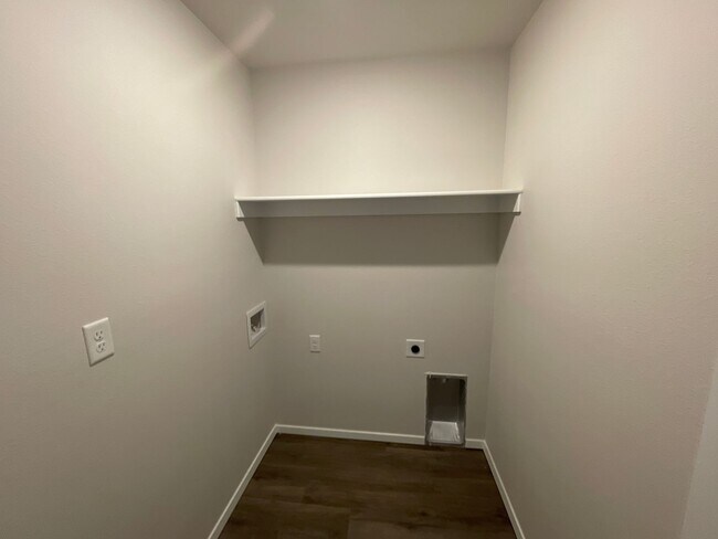 Building Photo - AVAILABLE NOW! Spacious Four Bedroom | Two Bath Home in Barberry Court