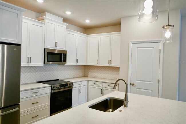 Building Photo - 4329 Roush Ave