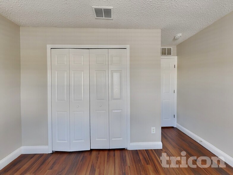 Building Photo - 1559 Guardian Dr