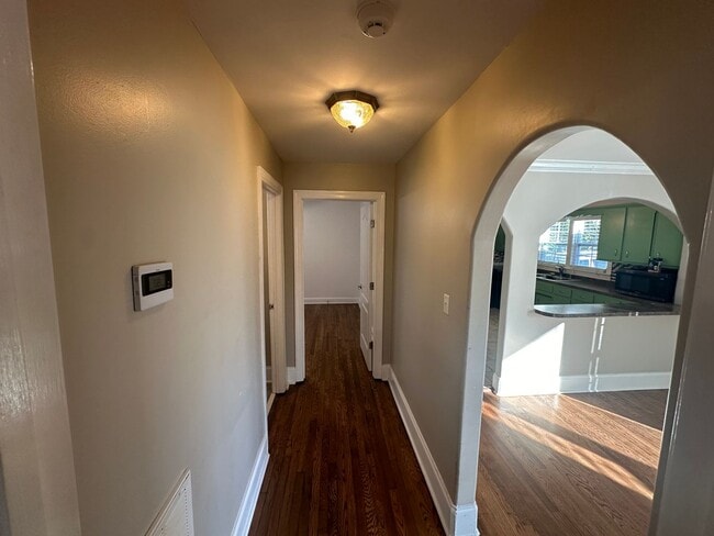 Building Photo - FOR LEASE - 3 bed, 2 bath, 1400 sqft single-family home