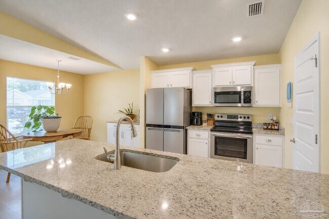 Building Photo - 7014 Sonny Dr