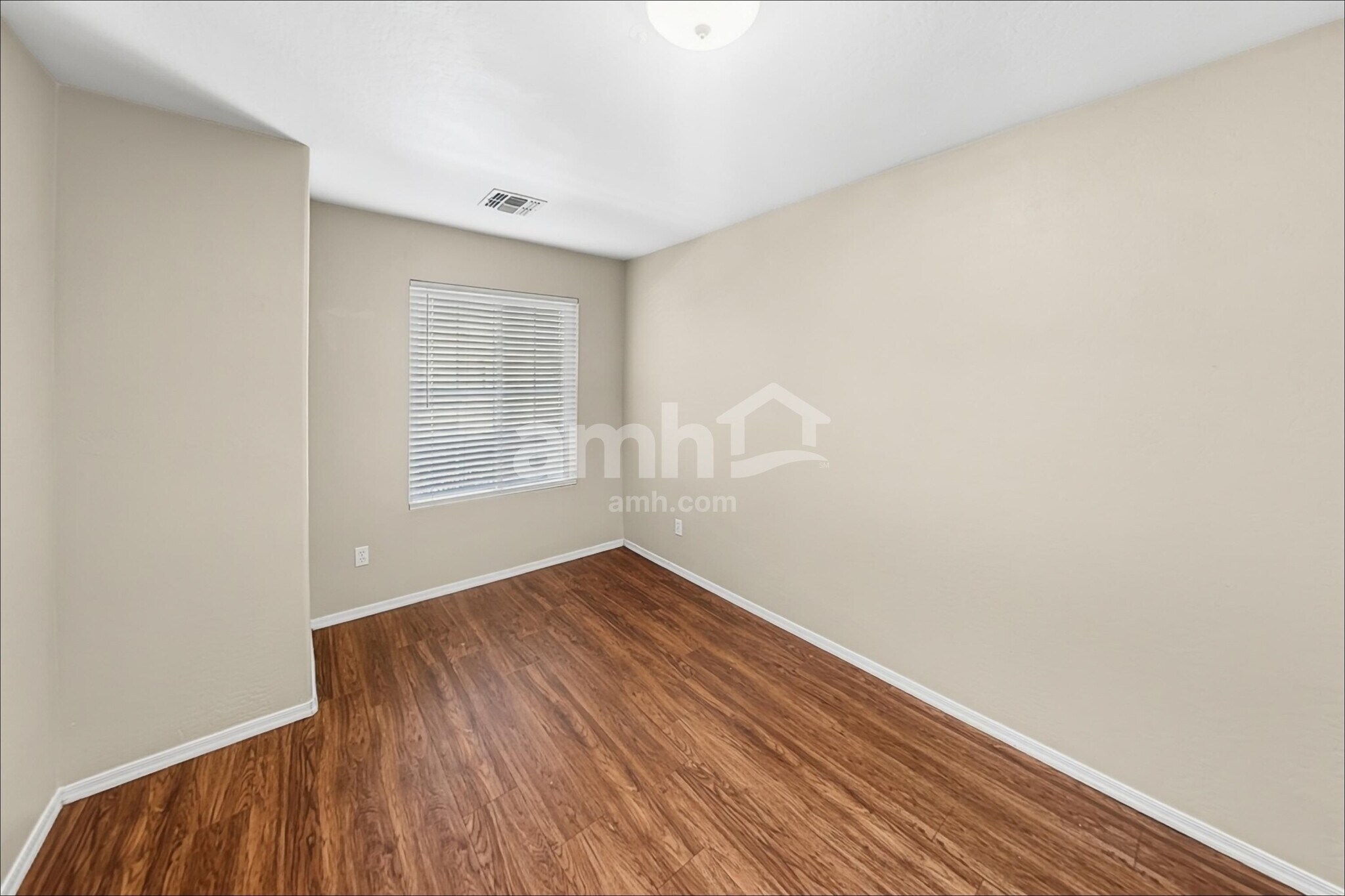 Building Photo - 894 S Annie Ln