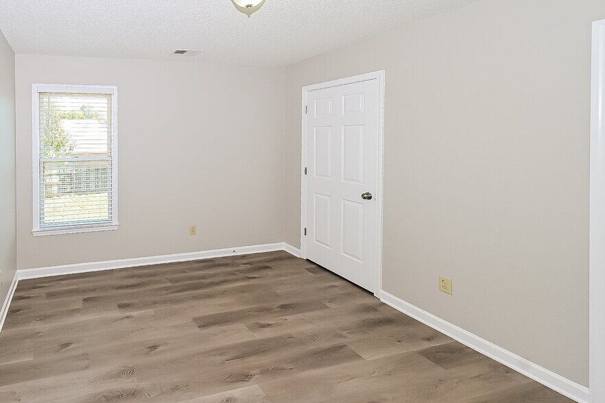Building Photo - 1120 Mossy Knoll Dr