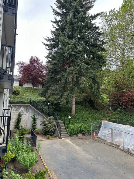 Building Photo - 9416 1st Ave NE