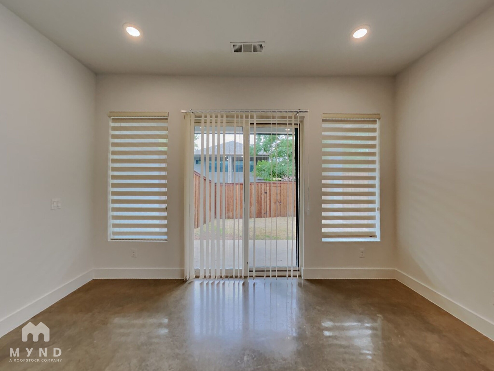 Building Photo - 2345 Vagas St