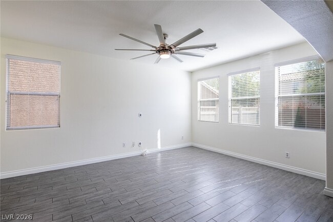 Building Photo - 1068 Crescent Falls St