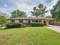 Building Photo - 3 Bedroom Home in Red Bank – Pet Friendly & Minutes to Downtown