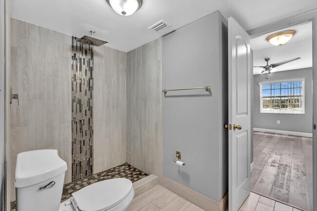Building Photo - 2803 N Oakland Forest Dr
