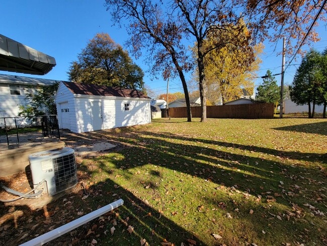 Building Photo - 1511 10th Ave