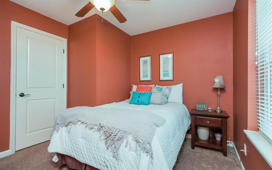 Bedroom 2 - 1008 8th St SE