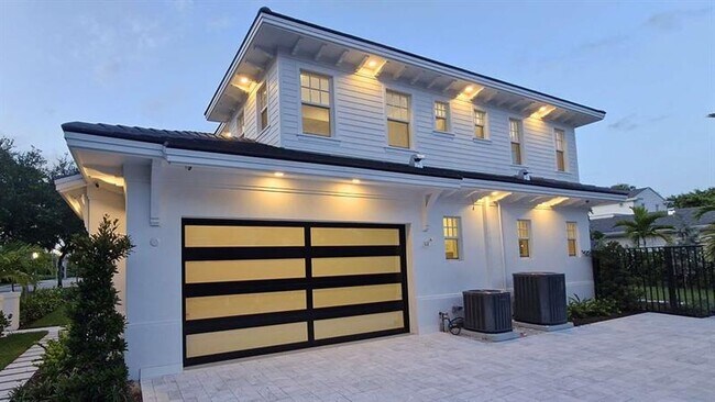 Building Photo - 295 Austin Ln