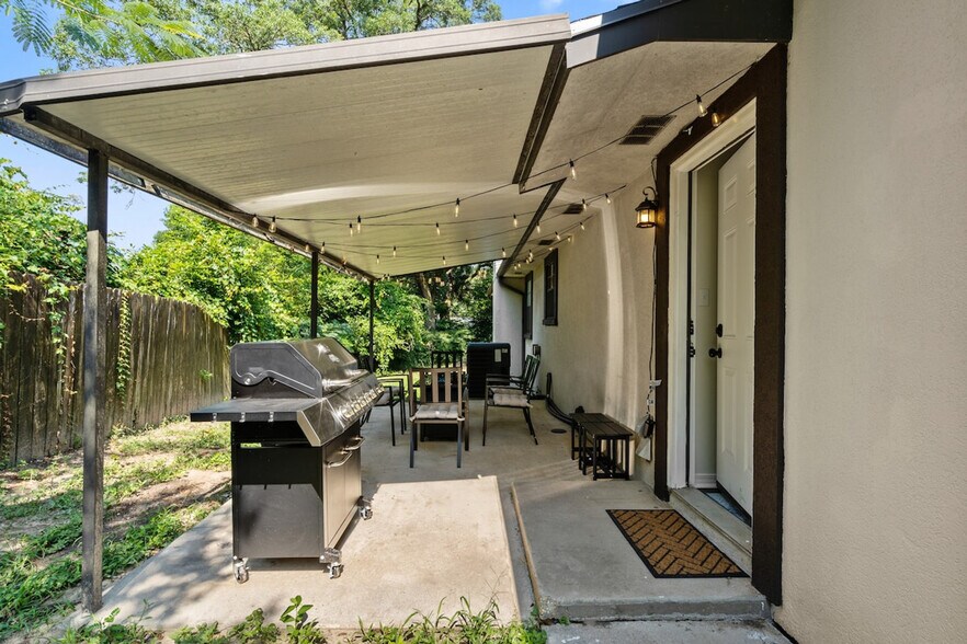 Building Photo - 2001 N 61st Ave