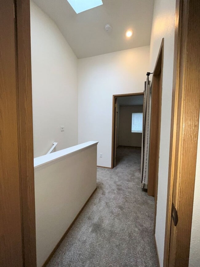 Building Photo - 447 - Townhome in Spectacular Location, 1 Car Attached Garage