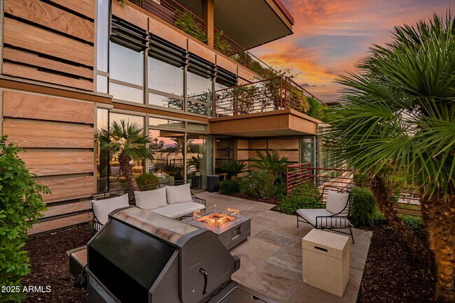 Building Photo - 7167 E Rancho Vista Dr