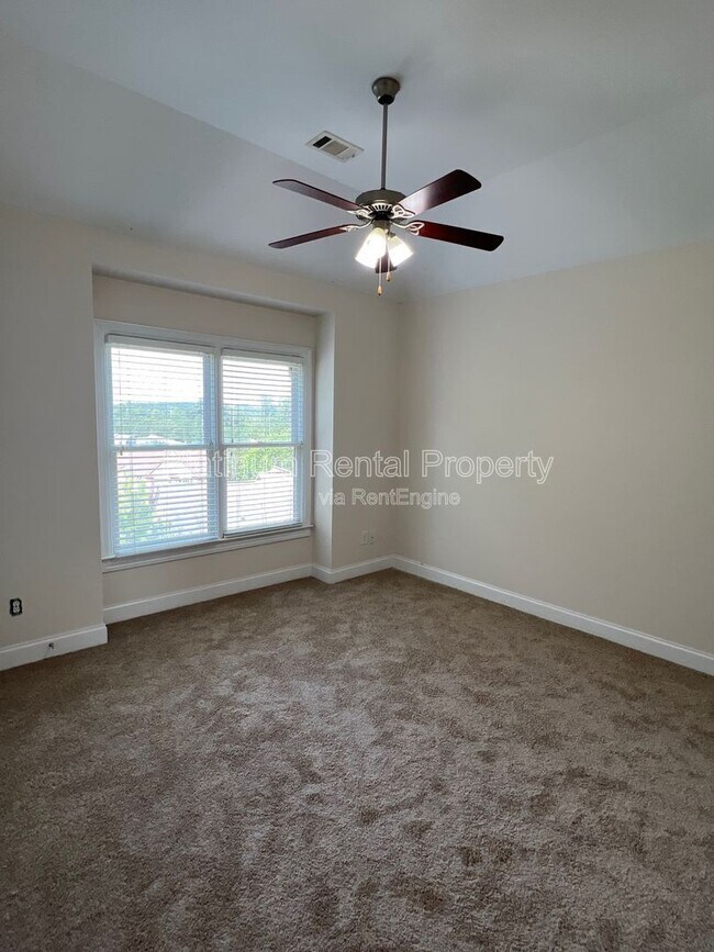 Building Photo - 5520 Viewpoint Ct