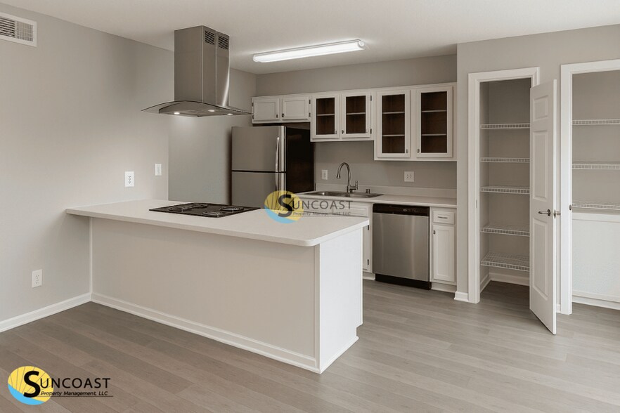 Building Photo - 2570 Stern Dr S