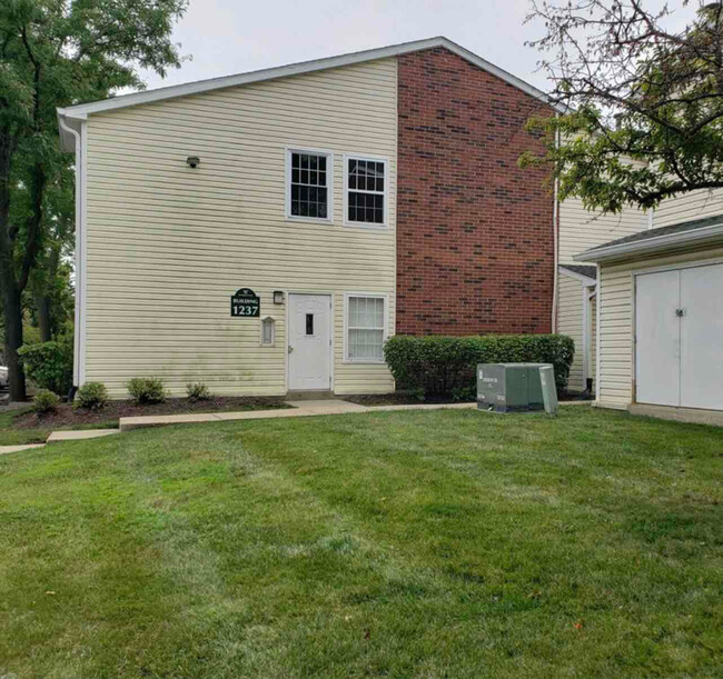 Building Photo - 1225 Wyndham Ct