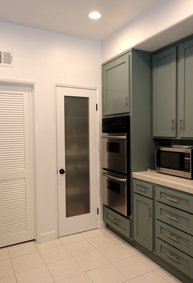 Kitchen/Pantry - 23057 Park Dulce