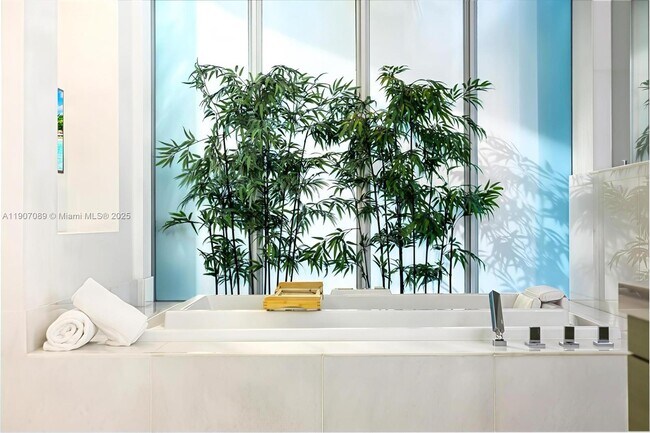 Building Photo - 300 Royal Plaza Dr