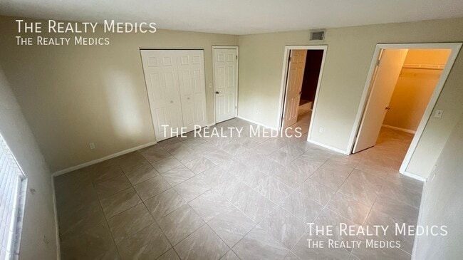 Building Photo - 2130 Forest Knoll Dr NE