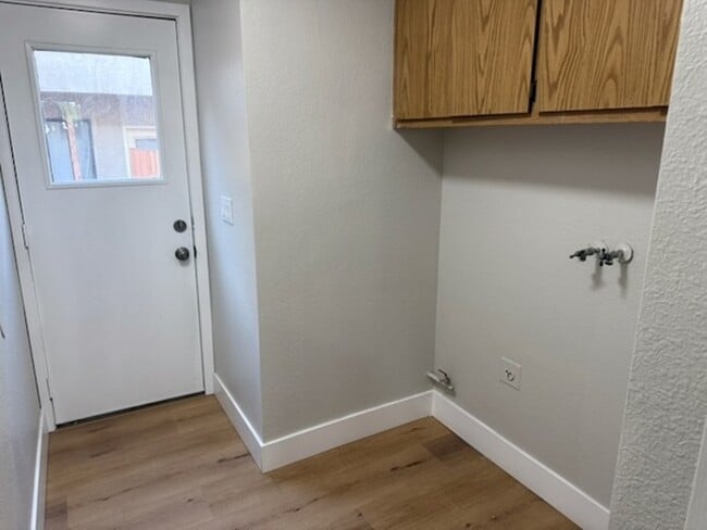 Building Photo - 31 W 6th St