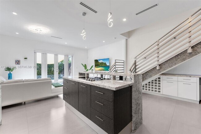 Building Photo - 3055 Carter St