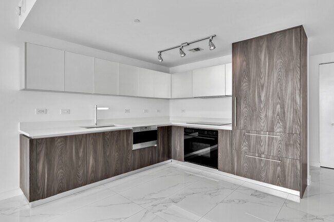 Building Photo - 3131 NE 7th Ave