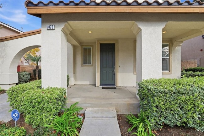 Building Photo - The Perfect Home Base Near UC Riverside