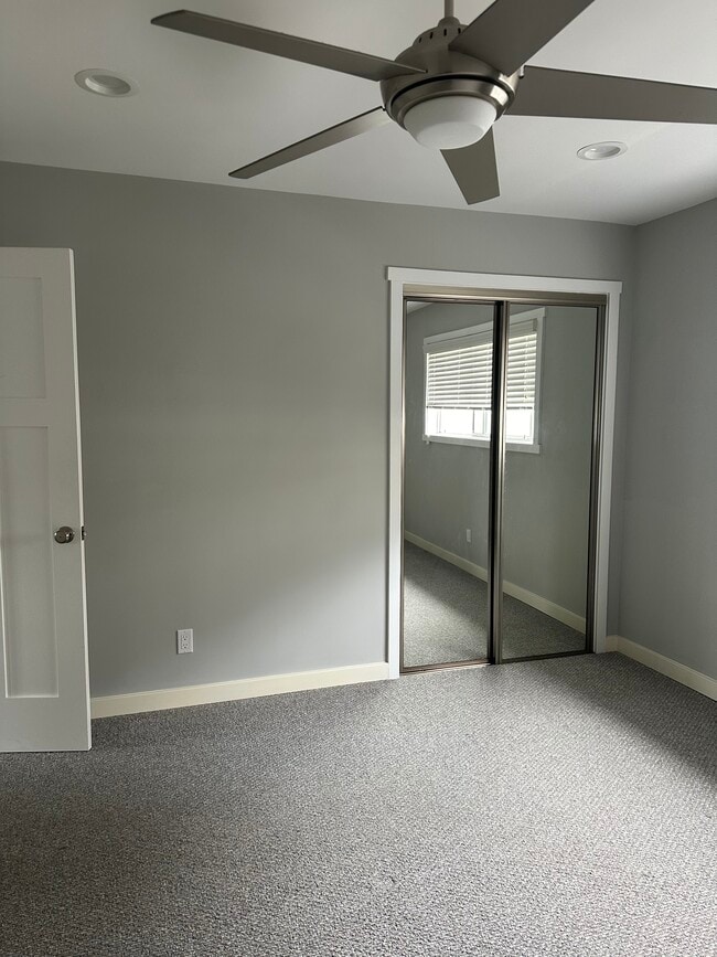 Building Photo - 732 9th St