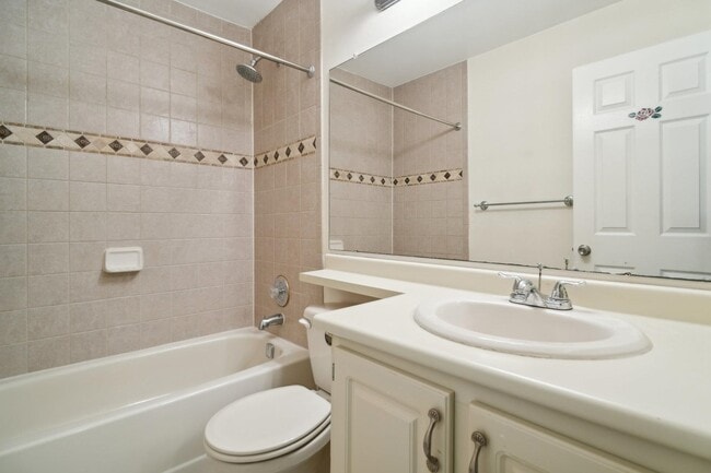 Building Photo - 14 Walnut St