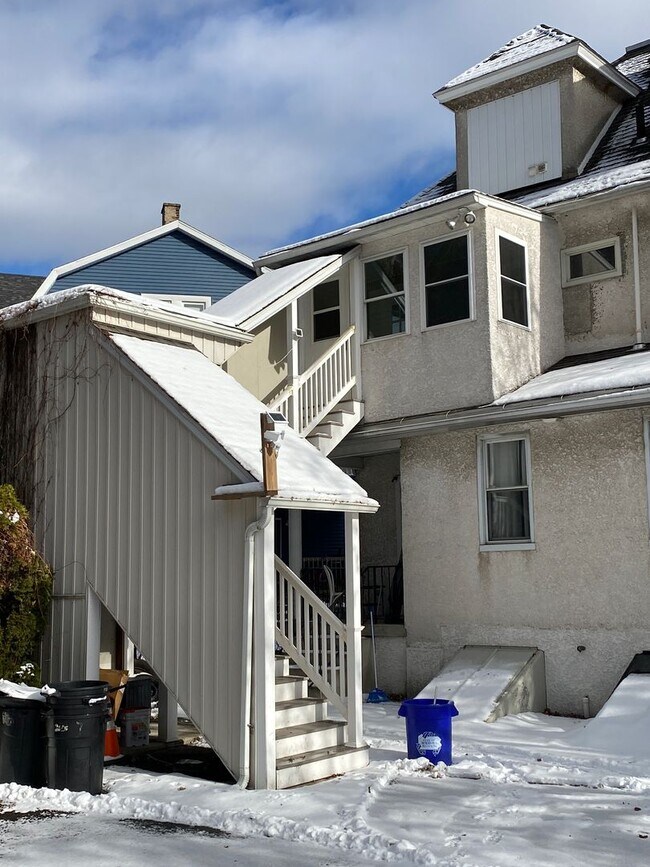 Building Photo - 406-408 Railroad Ave