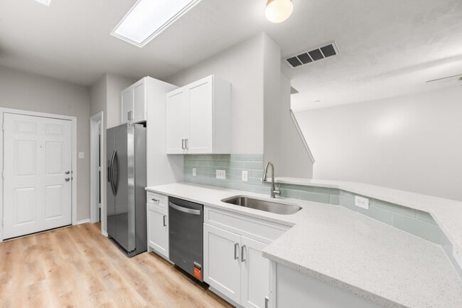 Building Photo - 211 N Burberry Park Cir