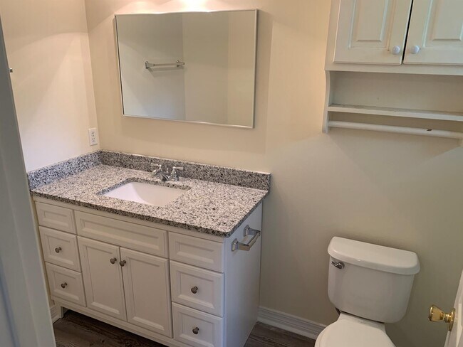 Building Photo - 2717 Bay Club Dr