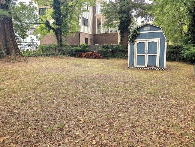 Building Photo - Minutes from Plaza Midwood/Uptown!  Belmon...