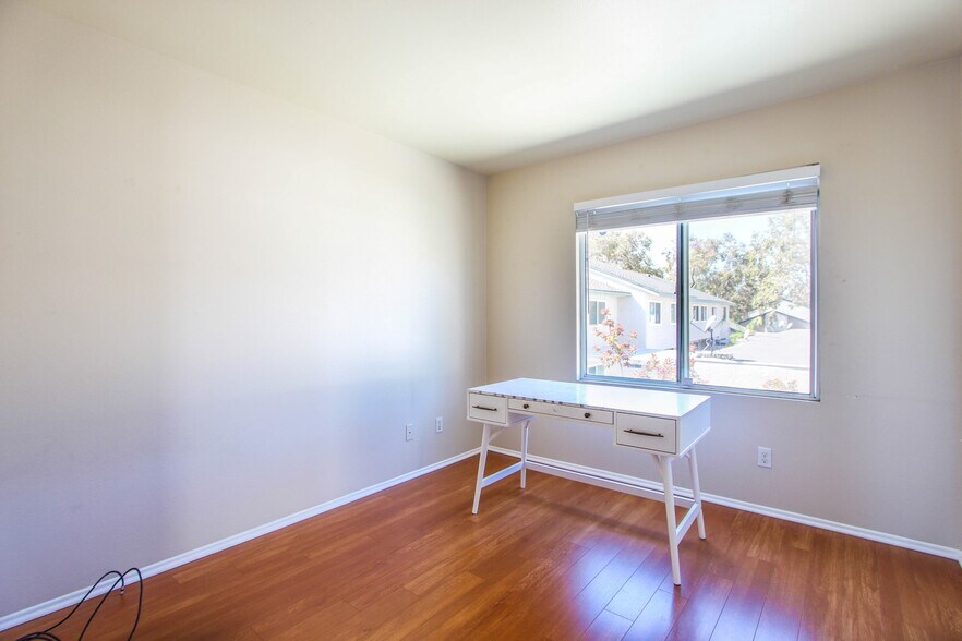 Building Photo - 655 Roscoe St