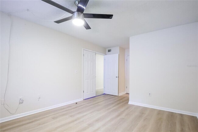 Building Photo - 510 Cranes Way