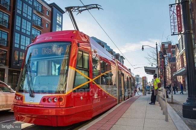 Building Photo - 1037 5th St NE