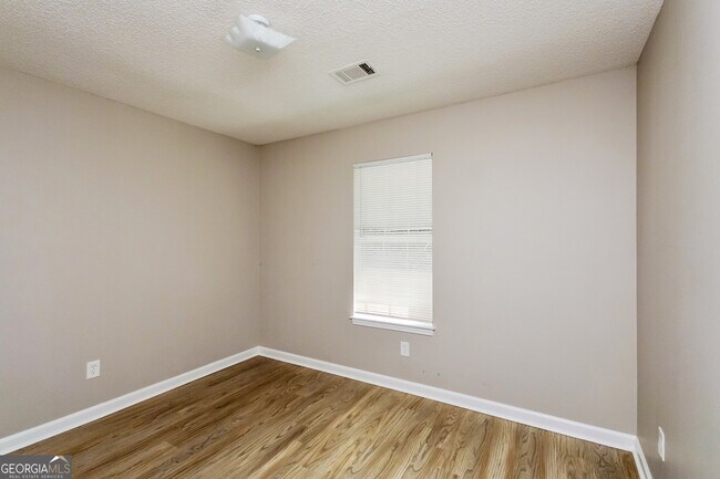 Building Photo - 120 Lakefront Dr