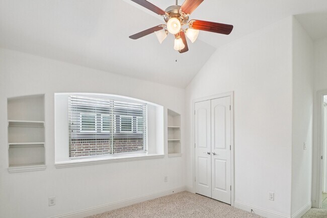 Building Photo - 1616 Downing Dr