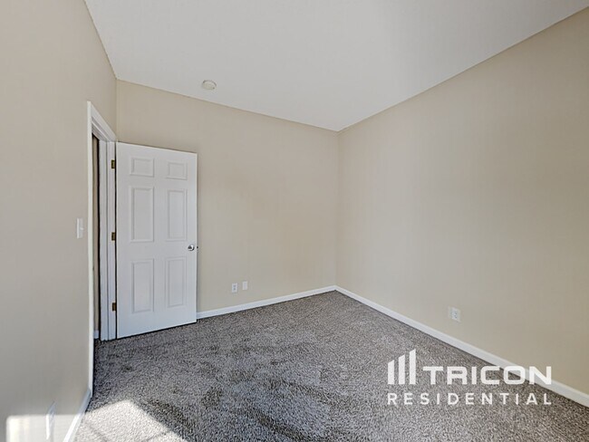 Building Photo - 9897 Lakefield Ln