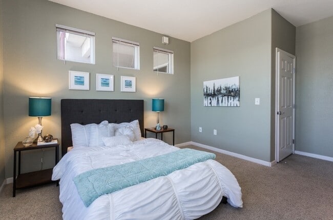 Building Photo - EPIC REA:  2BR/2B Beautiful Condo w/ 2 Parking Spaces in the Heart of Emeryville