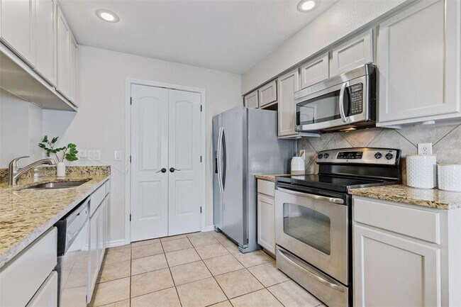 Building Photo - 6700 Cooper Ln