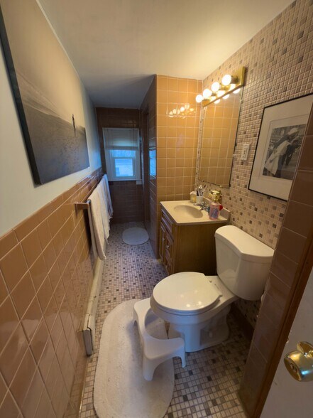 Building Photo - 26 Greylock Rd