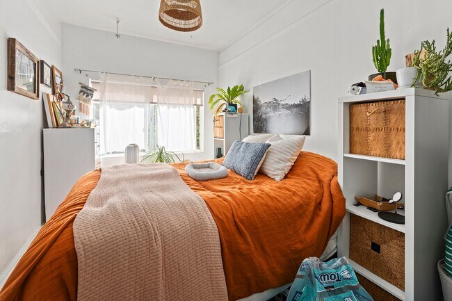 Building Photo - 1809 Oak St